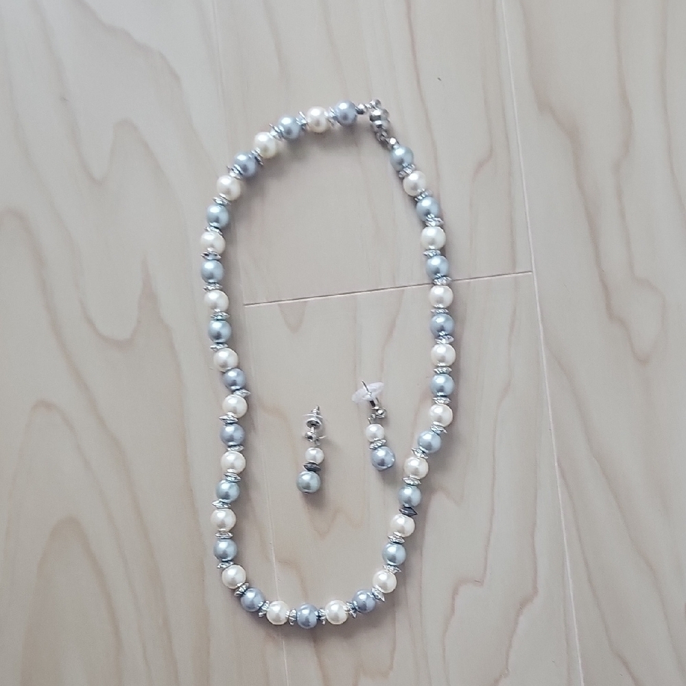 Elegant Silver and Cream Pearl Necklace and Earring Set